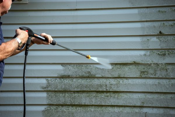Cost of Vinyl Siding Power Washing in Cary